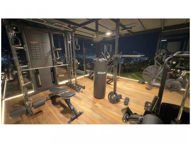 Casa de 13 alcobas en venta en San Diego, Medellín · foto 10 de 16