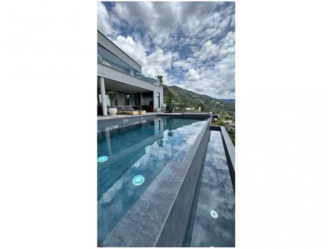 Casa de 13 alcobas en venta en San Diego, Medellín · foto 11 de 16