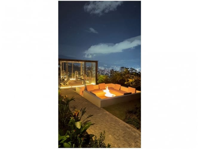 Casa de 13 alcobas en venta en San Diego, Medellín · foto 12 de 16