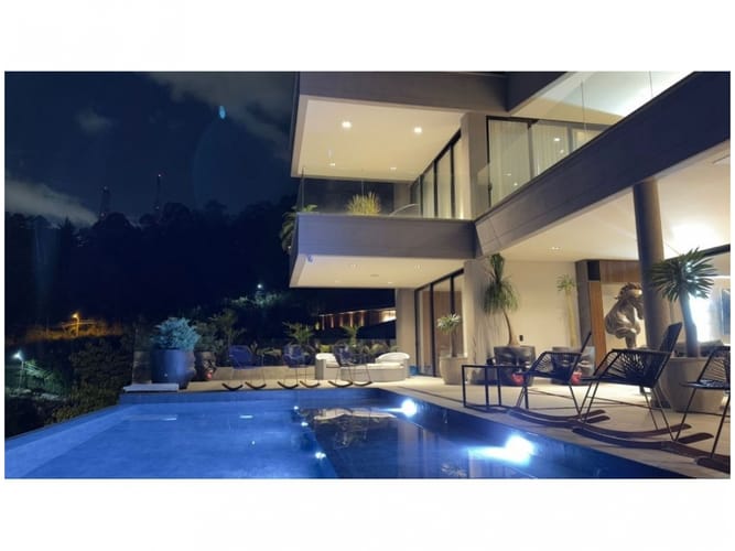 Casa de 13 alcobas en venta en San Diego, Medellín · foto 16 de 16