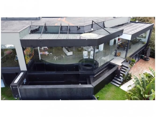 Casa de 8 alcobas en venta en El Poblado, Medellín, 800 m² · foto 1 de 17