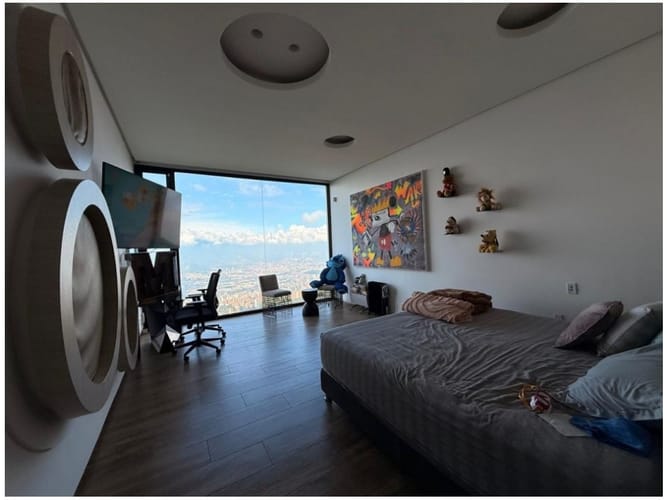 Casa de 8 alcobas en venta en El Poblado, Medellín, 800 m² · foto 10 de 17