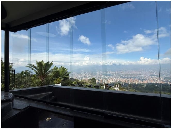 Casa de 8 alcobas en venta en El Poblado, Medellín, 800 m² · foto 11 de 17