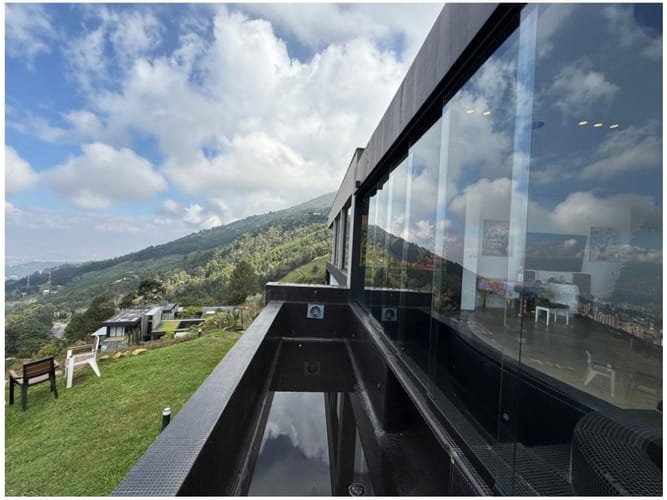 Casa de 8 alcobas en venta en El Poblado, Medellín, 800 m² · foto 12 de 17