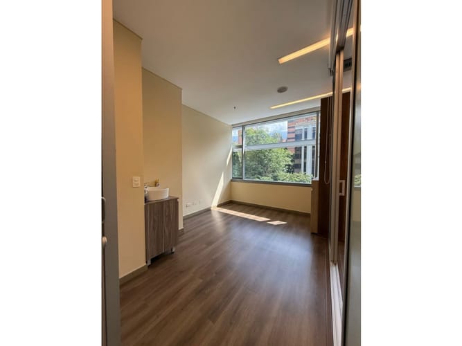 Oficina en arriendo en Milla De Oro, Medellín, 50 m² · foto 2 de 15