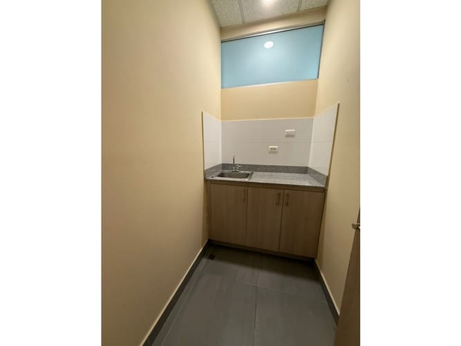 Oficina en arriendo en Milla De Oro, Medellín, 50 m² · foto 3 de 15