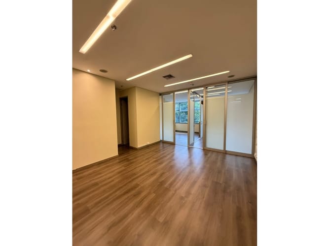 Oficina en arriendo en Milla De Oro, Medellín, 50 m² · foto 4 de 15