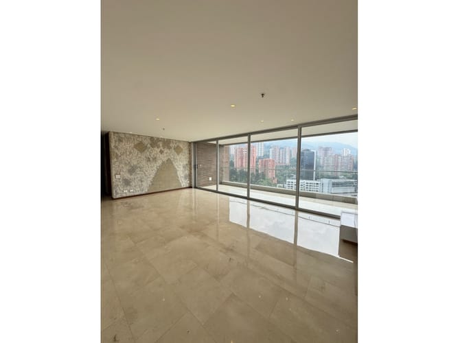 Apartamento de 4 alcobas en venta en El Poblado, Medellín, 205 m² · foto 2 de 22