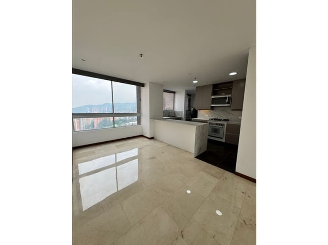 Apartamento de 4 alcobas en venta en El Poblado, Medellín, 205 m² · foto 3 de 22