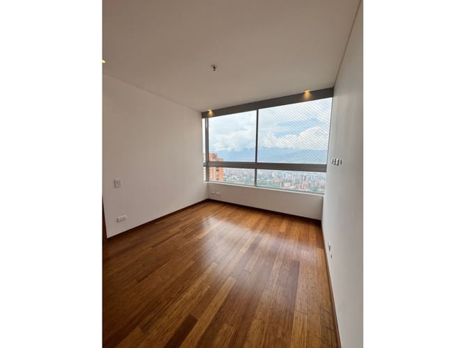 Apartamento de 4 alcobas en venta en El Poblado, Medellín, 205 m² · foto 7 de 22