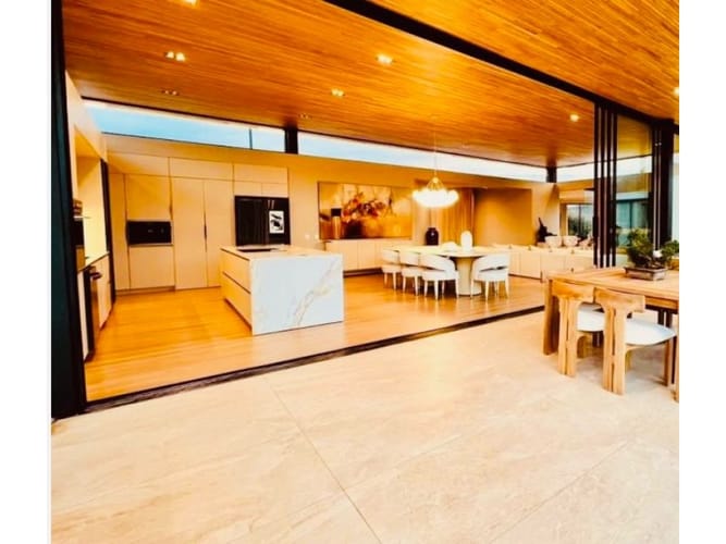 Casa de 4 alcobas en venta en Media Luna, Medellín, 550 m² · foto 3 de 13