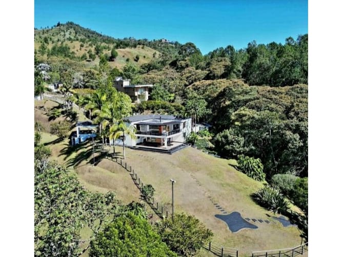 Casa de 4 alcobas en venta en Los Salados, Medellín, 545 m² · foto 1 de 11