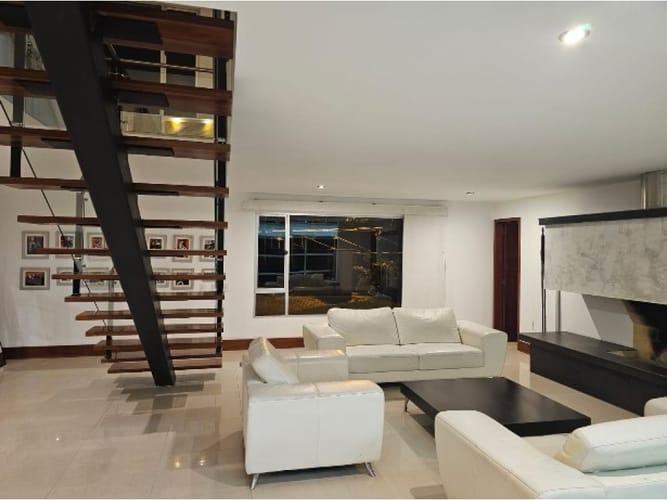 Casa de 4 alcobas en venta en Los Salados, Medellín, 545 m² · foto 2 de 11