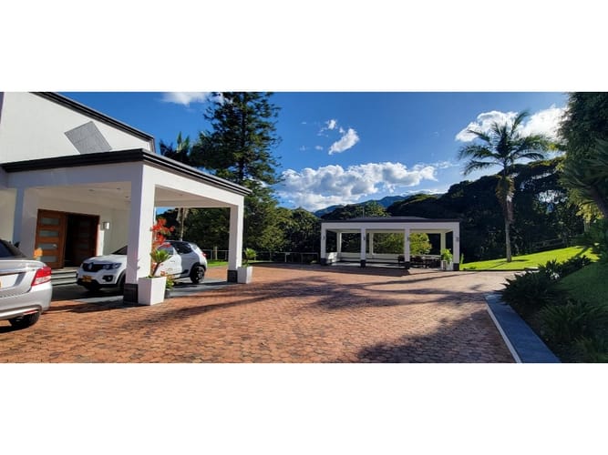 Casa de 4 alcobas en venta en Los Salados, Medellín, 545 m² · foto 9 de 11