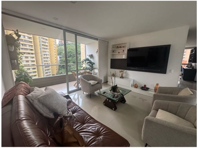 Apartamento de 3 alcobas en venta en Castropol, Rionegro, 131 m² · foto 2 de 14