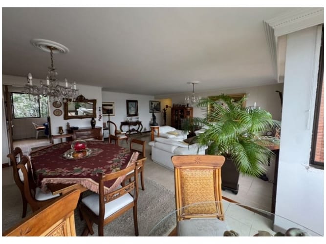 Apartamento de 3 alcobas en venta en El Poblado, Medellín, 191 m² · foto 3 de 11