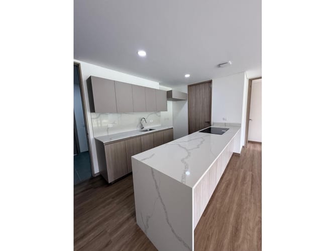 Apartamento de 2 alcobas en arriendo en El Diamante 2, Rionegro, 110 m² · foto 3 de 12