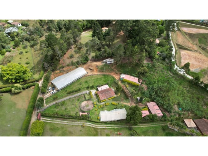 Casa de 4 alcobas en venta en Centro, Guarne, 150 m² · foto 3 de 16