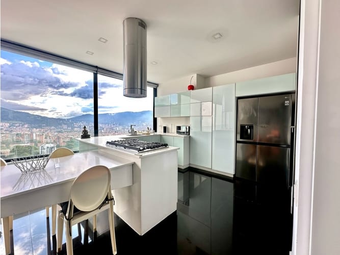 Apartamento de 3 alcobas en venta en El Poblado, Medellín, 288 m² · foto 11 de 22