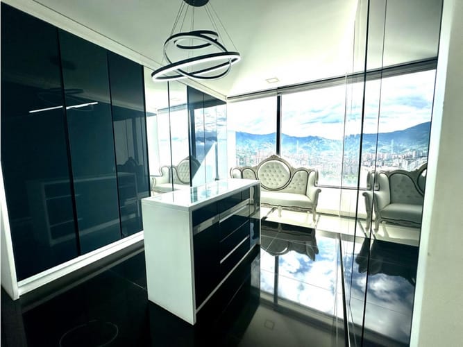 Apartamento de 3 alcobas en venta en El Poblado, Medellín, 288 m² · foto 14 de 22