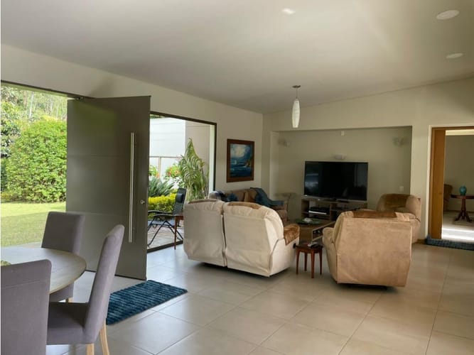 Casa de 3 alcobas en venta en El Retiro, 418 m² · foto 2 de 18