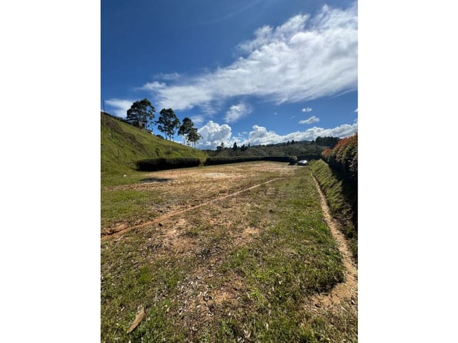 Lote en venta en San Jose, Guarne, 1873 m² · foto 2 de 6