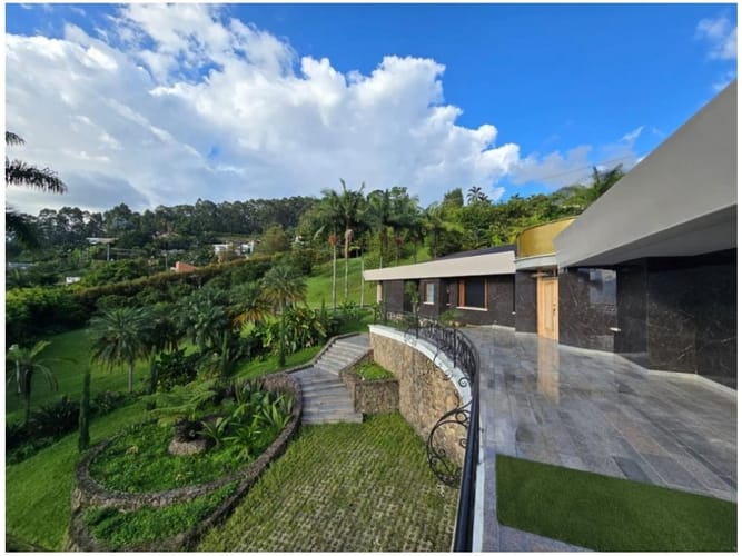 Casa de 6 alcobas en venta en La Candelaria, Medellín, 600 m² · foto 2 de 21