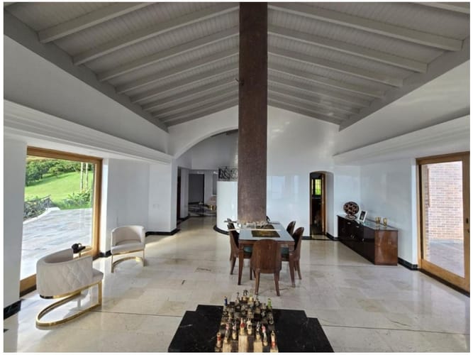 Casa de 6 alcobas en venta en La Candelaria, Medellín, 600 m² · foto 3 de 21