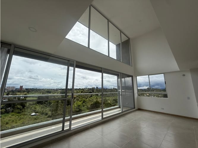 Apartamento de 3 alcobas en venta en La Macarena, Rionegro, 121 m² · foto 2 de 16