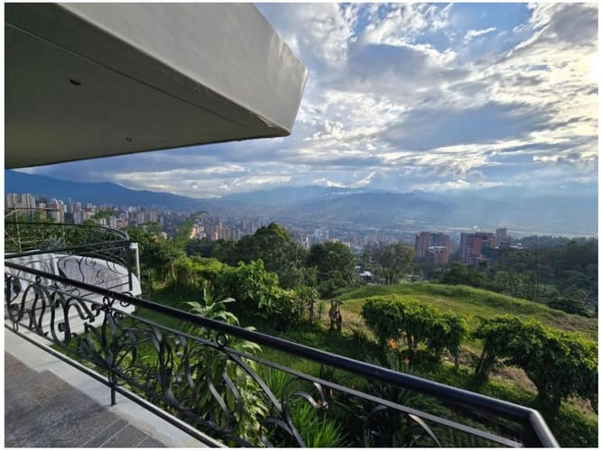 Casa de 6 alcobas en venta en La Candelaria, Medellín, 600 m² · foto 20 de 21