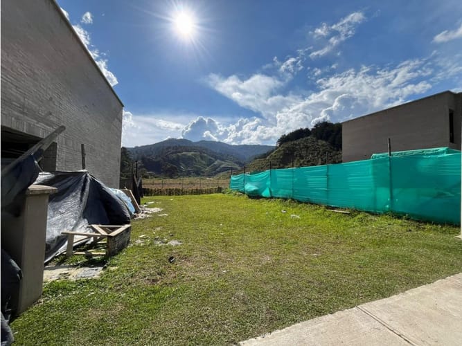 Lote en venta en El Porvenir, El Retiro, 175 m² · foto 2 de 3