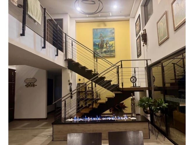 Casa de 6 alcobas en venta en La Mosquita, Guarne, 450 m² · foto 2 de 8