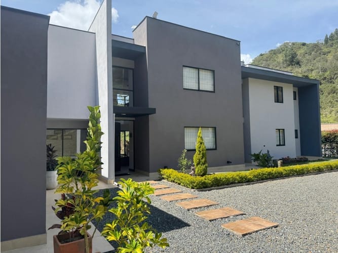 Casa de 6 alcobas en venta en La Mosquita, Guarne, 450 m² · foto 5 de 8