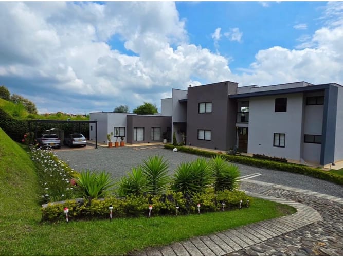 Casa de 6 alcobas en venta en La Mosquita, Guarne, 450 m² · foto 7 de 8