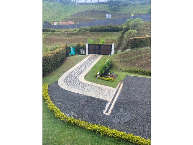 Casa de 6 alcobas en venta en La Mosquita, Guarne, 450 m² · foto 8 de 8
