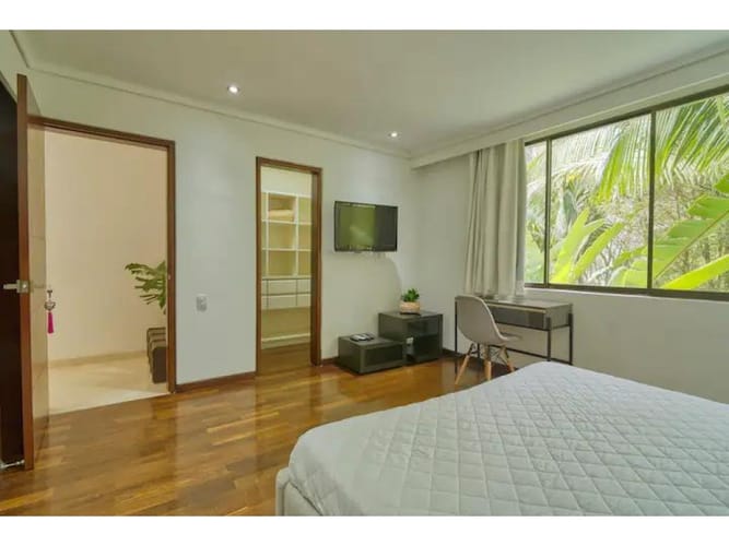 Casa de 5 alcobas en venta en El Poblado, Medellín, 640 m² · foto 4 de 17