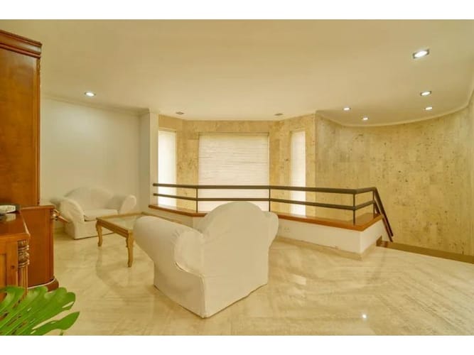 Casa de 5 alcobas en venta en El Poblado, Medellín, 640 m² · foto 5 de 17