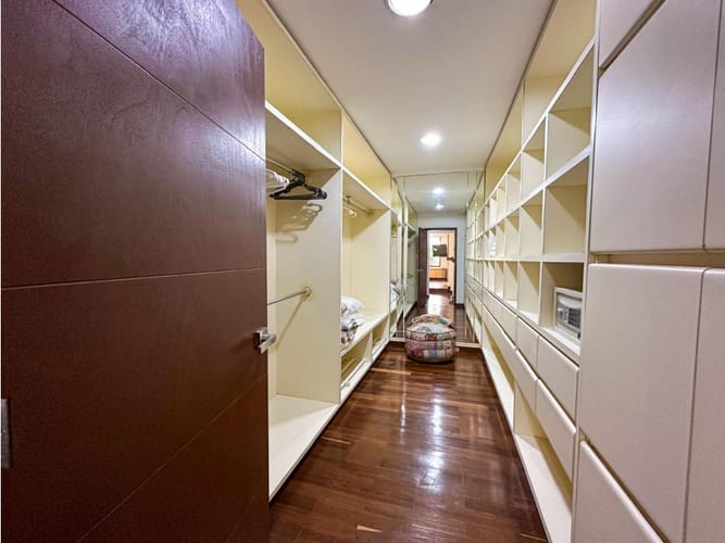 Casa de 5 alcobas en venta en El Poblado, Medellín, 640 m² · foto 7 de 17