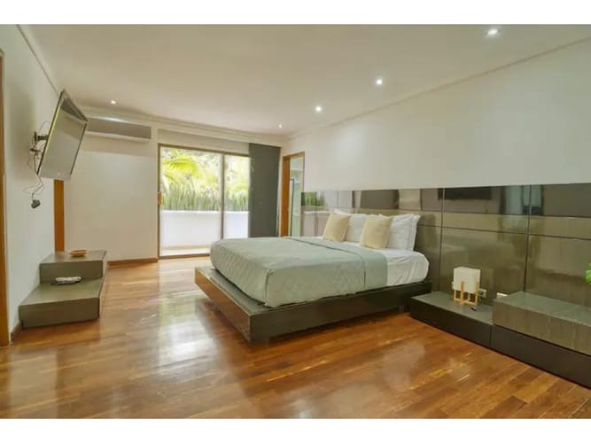 Casa de 5 alcobas en venta en El Poblado, Medellín, 640 m² · foto 9 de 17
