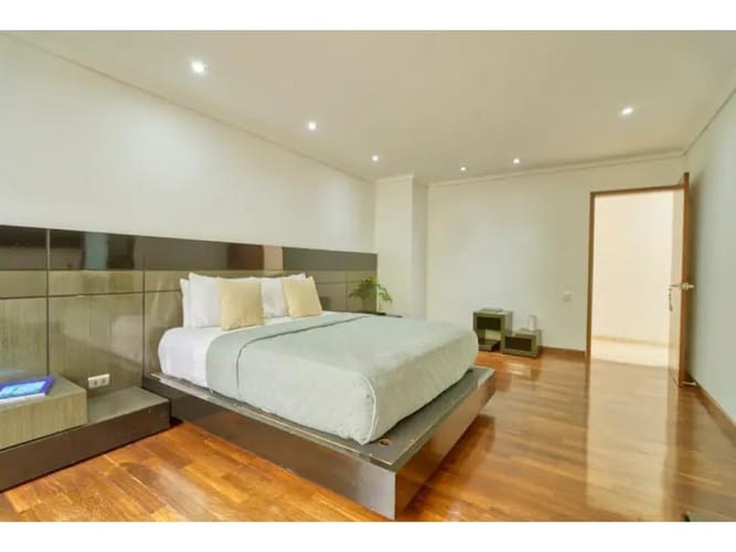 Casa de 5 alcobas en venta en El Poblado, Medellín, 640 m² · foto 12 de 17