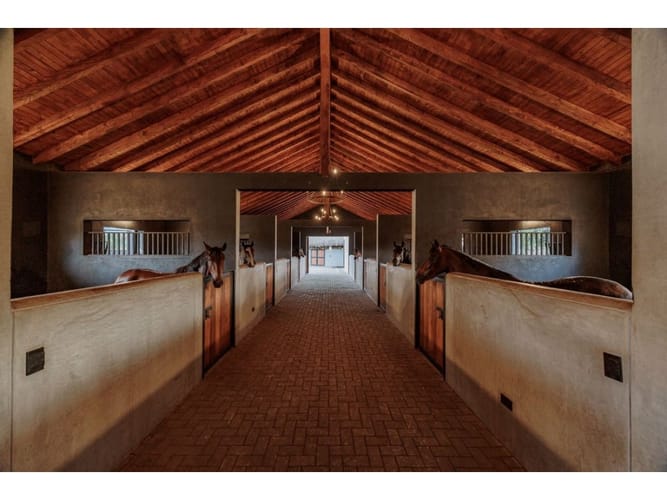 Casa de 4 alcobas en venta en Llano Grande, Rionegro, 450 m² · foto 2 de 16