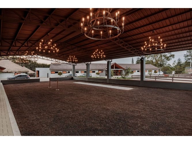 Casa de 4 alcobas en venta en Llano Grande, Rionegro, 450 m² · foto 3 de 16