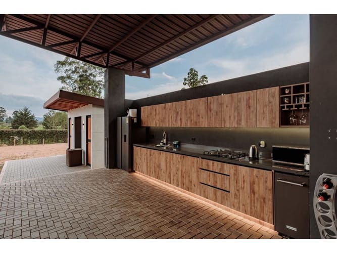 Casa de 4 alcobas en venta en Llano Grande, Rionegro, 450 m² · foto 4 de 16