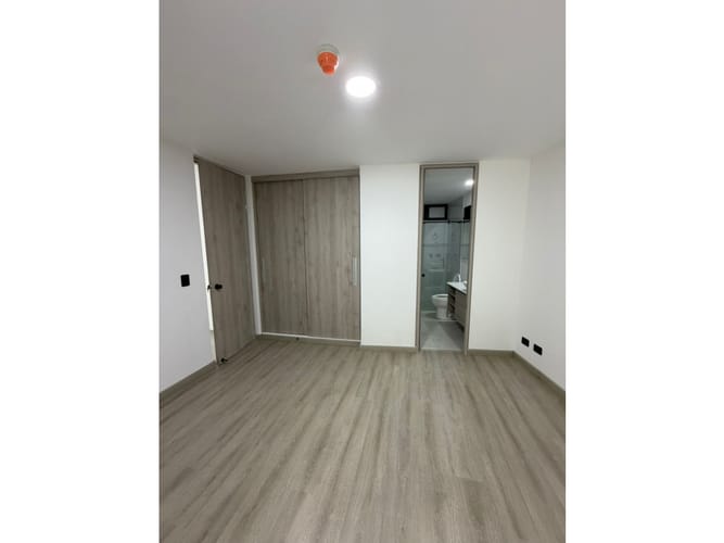 Apartamento de 1 alcoba en venta en El Porvenir, Envigado, 64 m² · foto 4 de 11