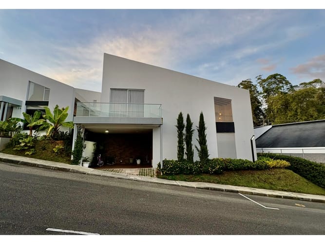 Casa de 3 alcobas en venta en Puente Pelaez, El Retiro, 190 m² · foto 1 de 24