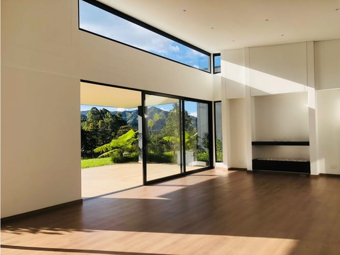 Casa de 3 alcobas en venta en El Retiro, 375 m² · foto 2 de 11
