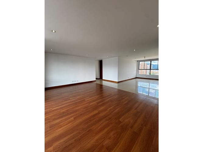 Apartamento de 3 alcobas en arriendo en Los Balsos, Medellín, 200 m² · foto 3 de 24