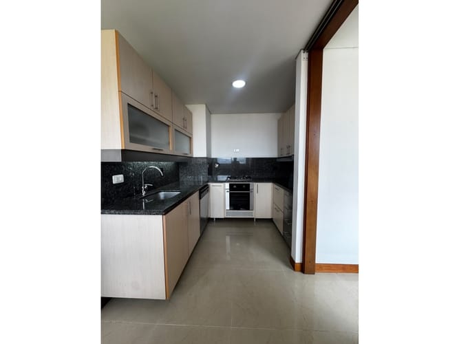 Apartamento de 3 alcobas en arriendo en Los Balsos, Medellín, 200 m² · foto 4 de 24