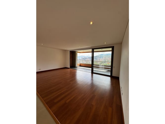 Apartamento de 3 alcobas en arriendo en Los Balsos, Medellín, 200 m² · foto 8 de 24