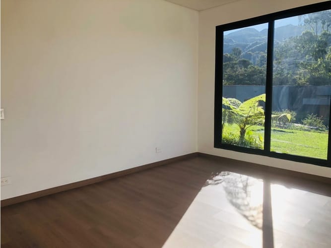 Casa de 3 alcobas en venta en El Retiro, 375 m² · foto 10 de 11